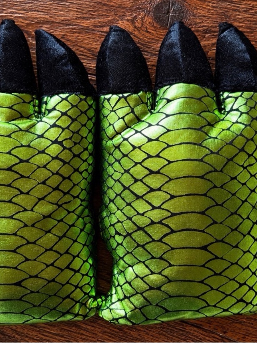 Hanna Andersson Green Dragon Dinosaur Claw Costume Gloves NWT One Size